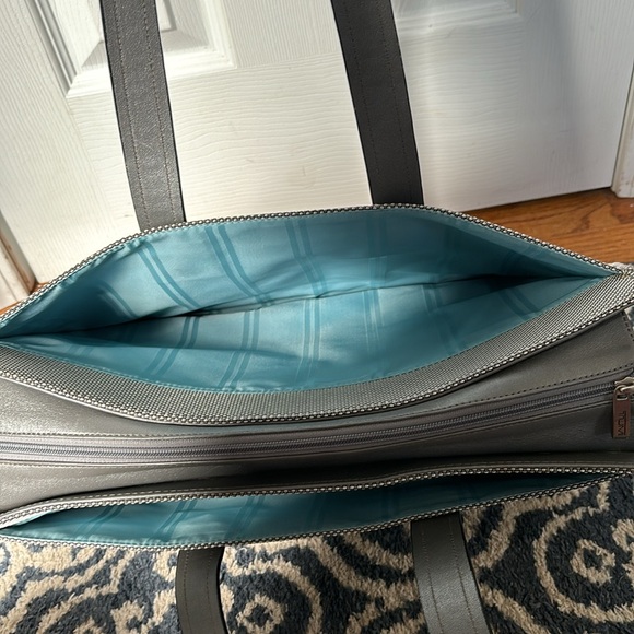 🎀Tumi Voyager Business Tote - Picture 11 of 16